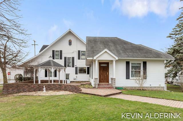 Property Photo: 201 N Woodworth Street MI 48817