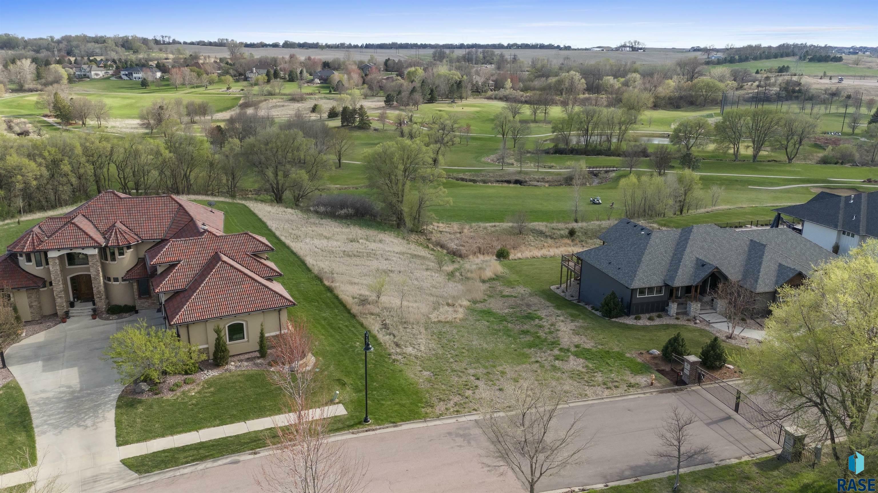 Property Photo: 8701 E Torchwood Ln SD 57110