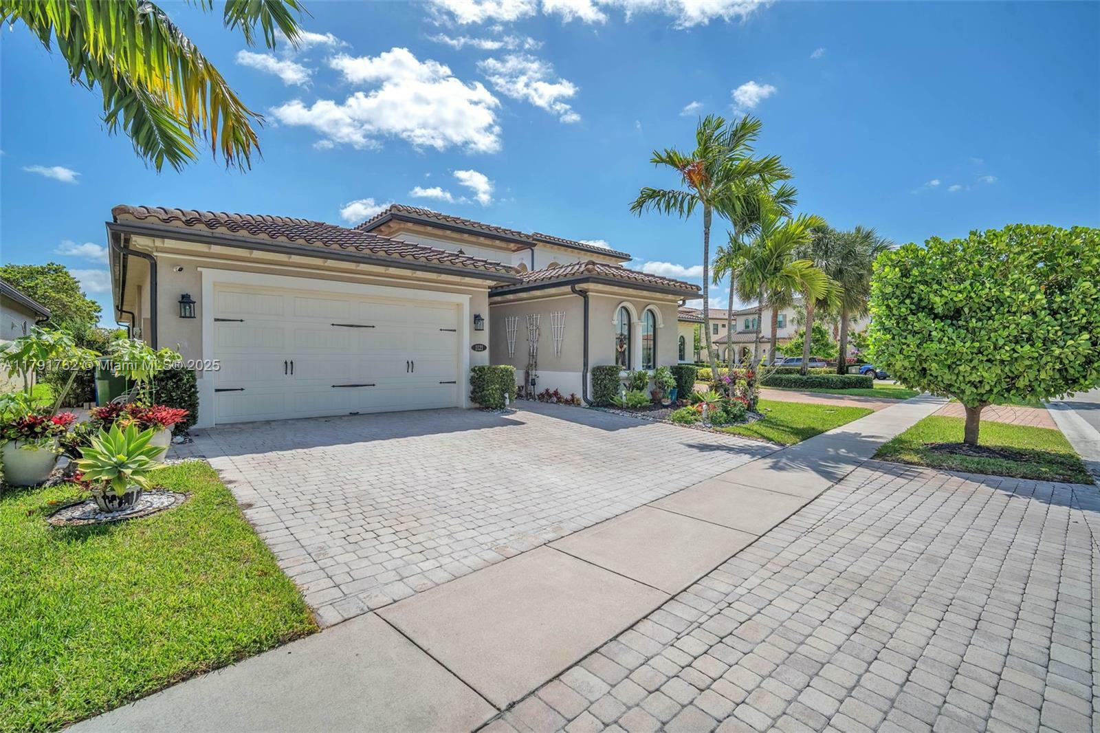 Property Photo: 1121 SW 113th Ave FL 33025