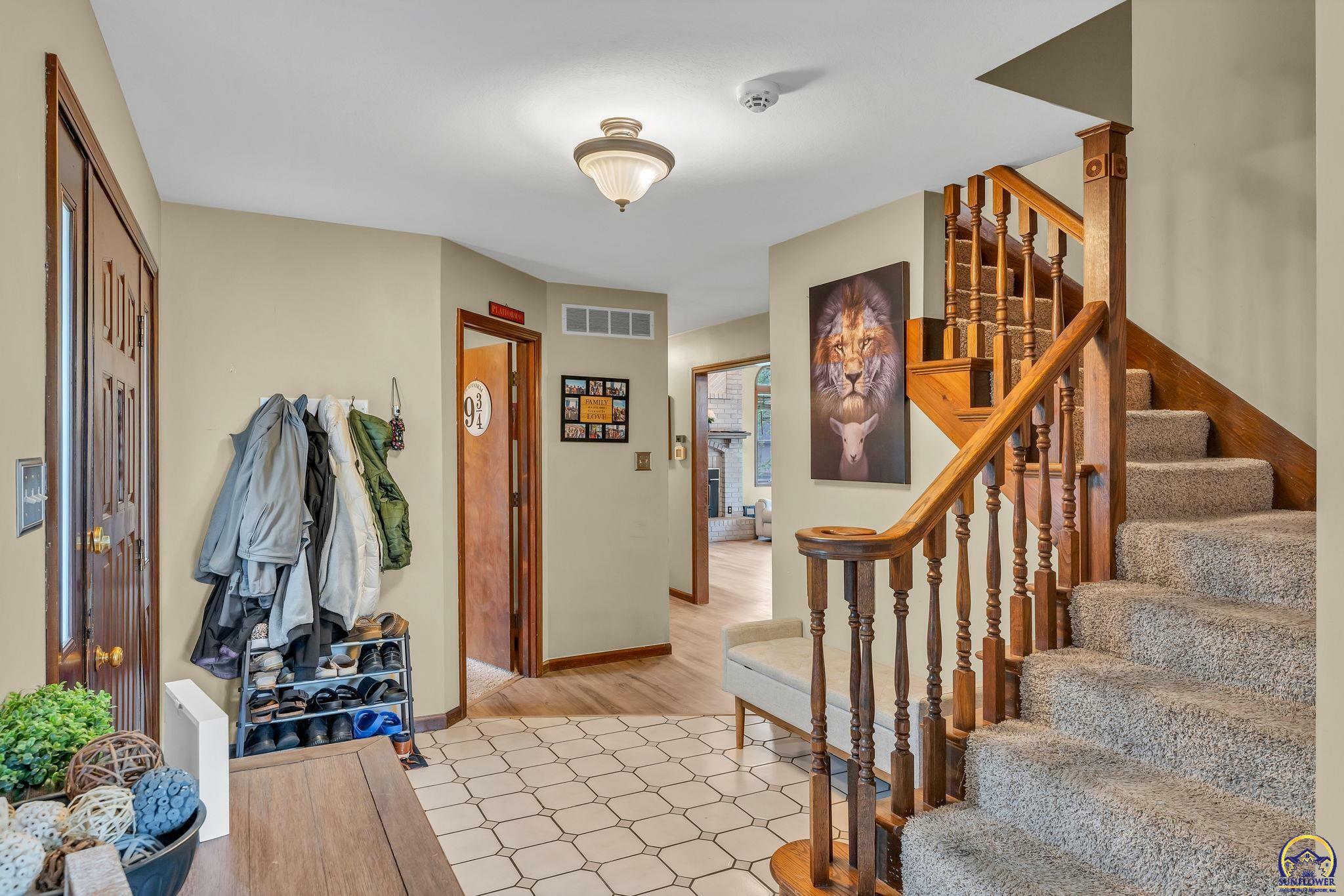 Property Photo: 920 SE 43rd St KS 66609