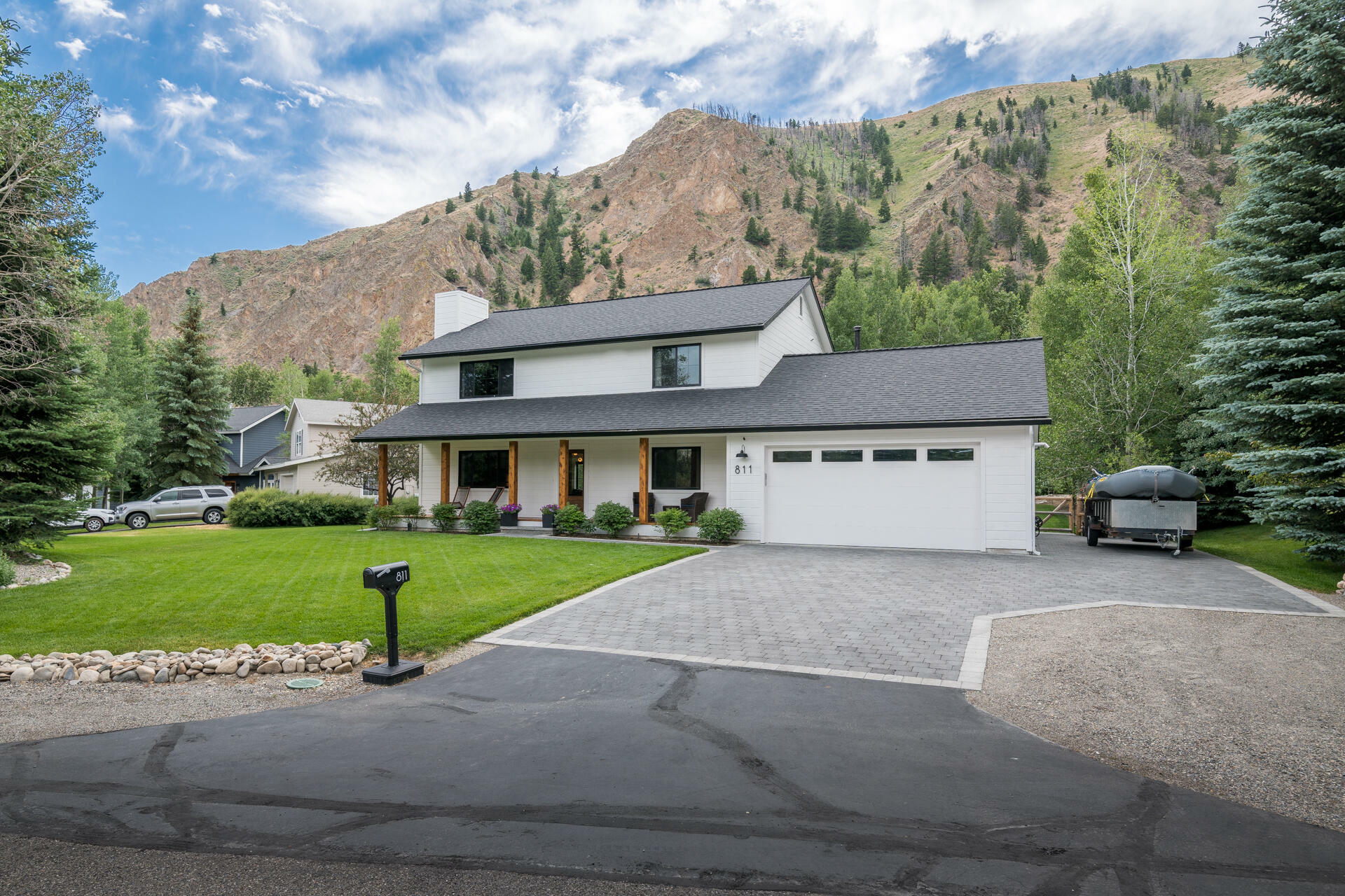 Property Photo: 811 Angela Dr ID 83333