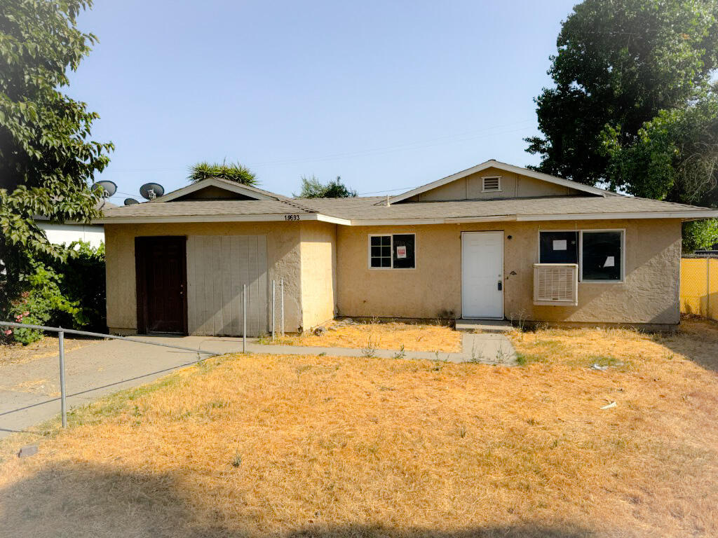 Property Photo: 19693 Avenue 195 CA 93267