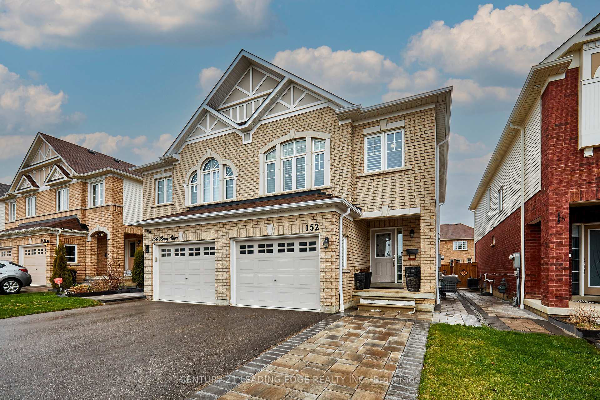 Photo de la propriété: 152 Leney Street ON L1Z 0T6