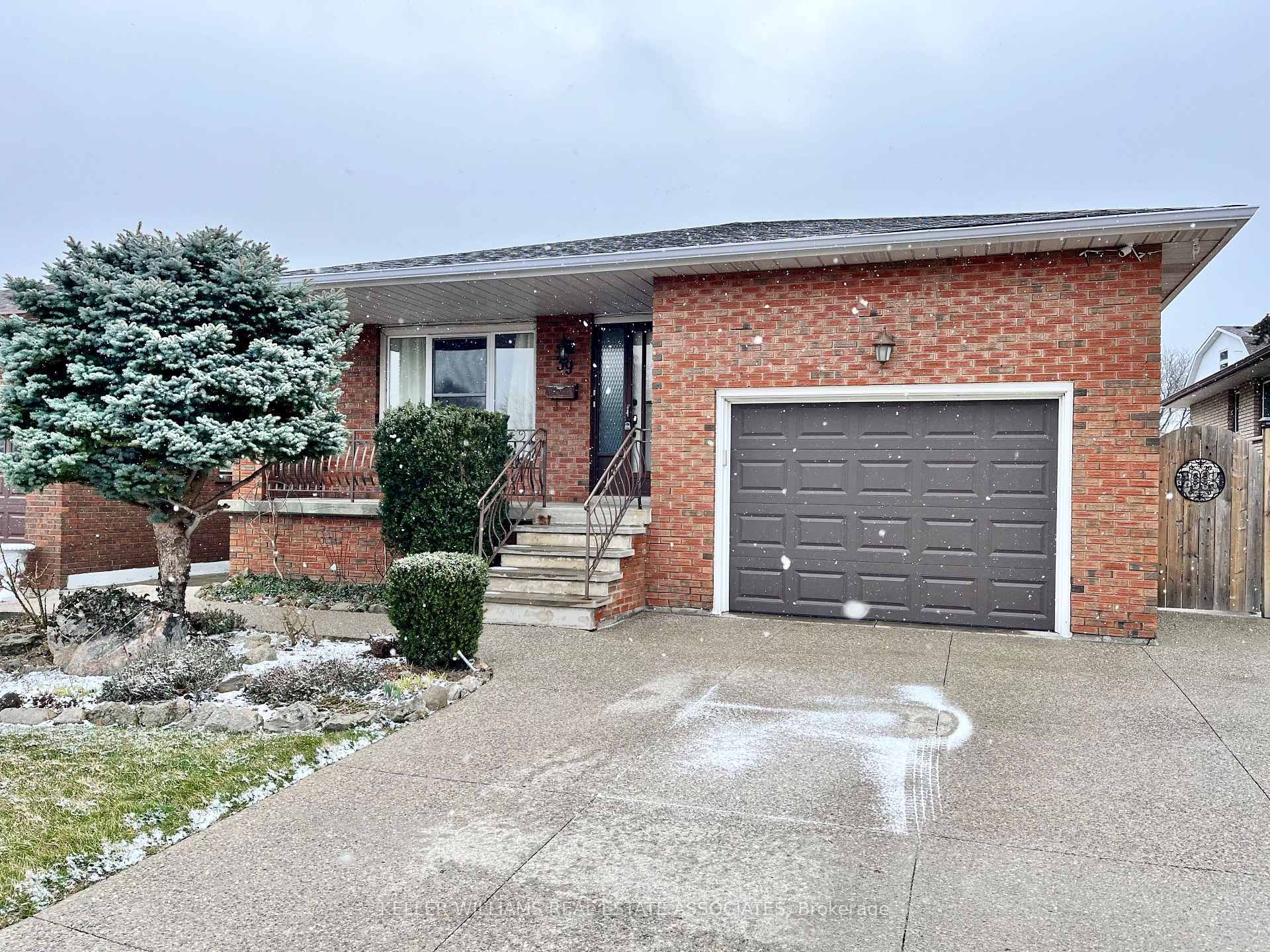 Property Photo: 39 Lisgar Court Lower ON L8T 4Y4