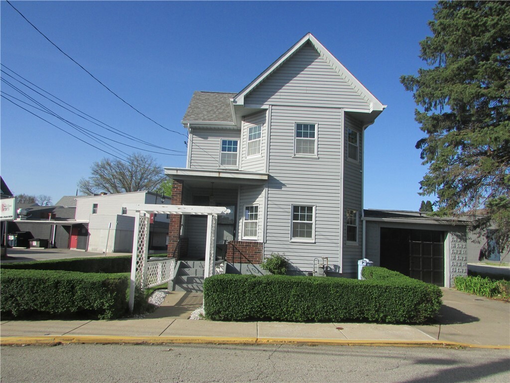 Property Photo: 419 Chicora St PA 15035