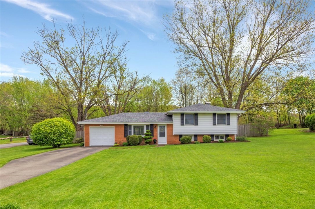 Property Photo: 147 Shadyrest Rd PA 16117