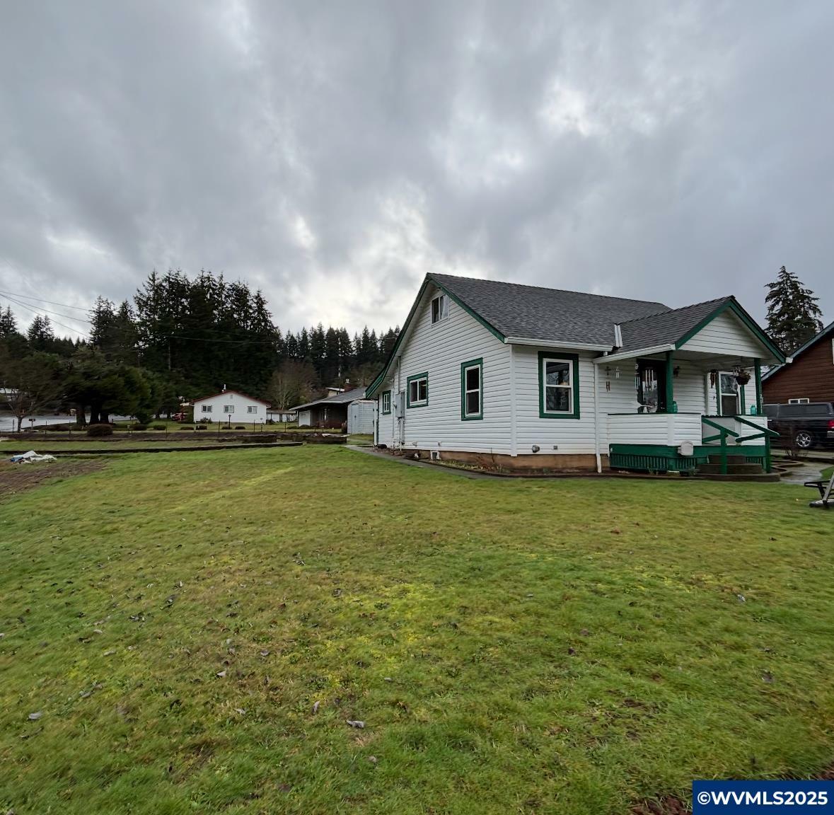 Property Photo: 2111 Elm St OR 97386