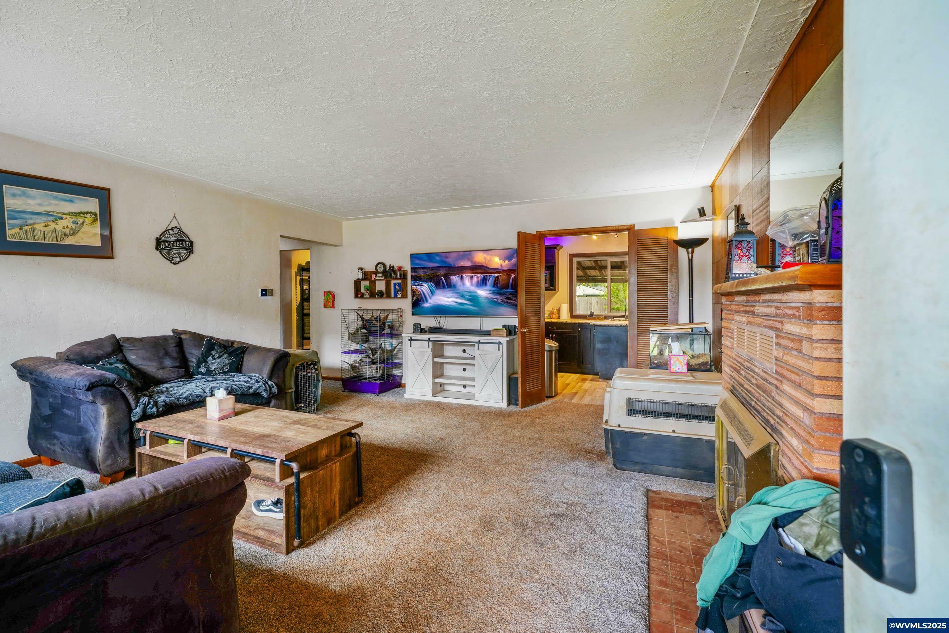 Property Photo: 3955 Crestview Dr S OR 97302