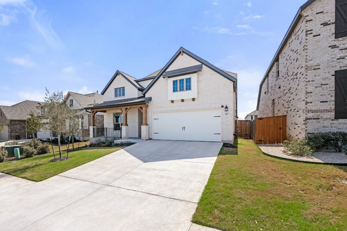 Property Photo: 416 Teakmill Trail TX 78666