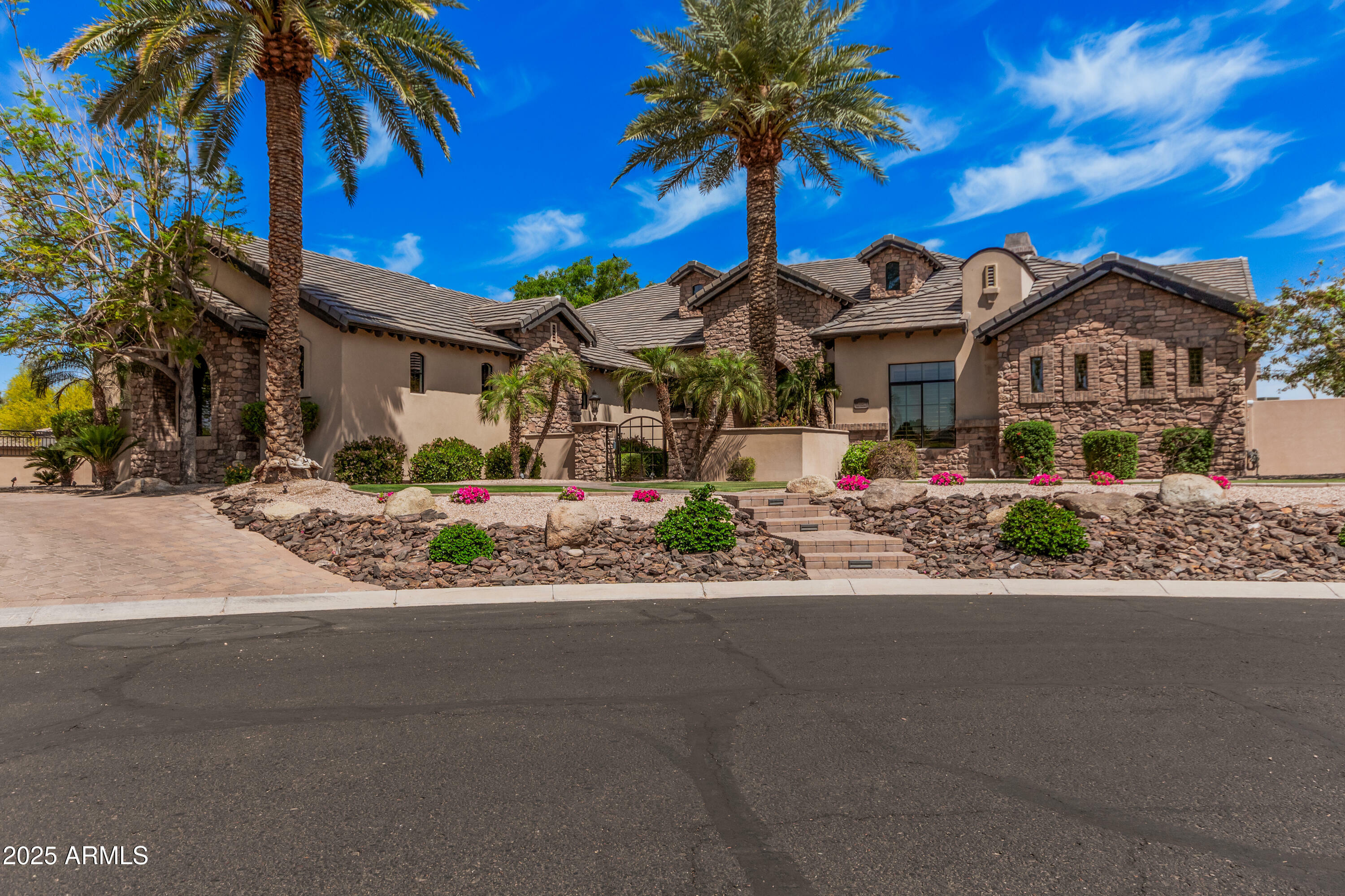 Property Photo: 7018 E Ingram Street AZ 85207