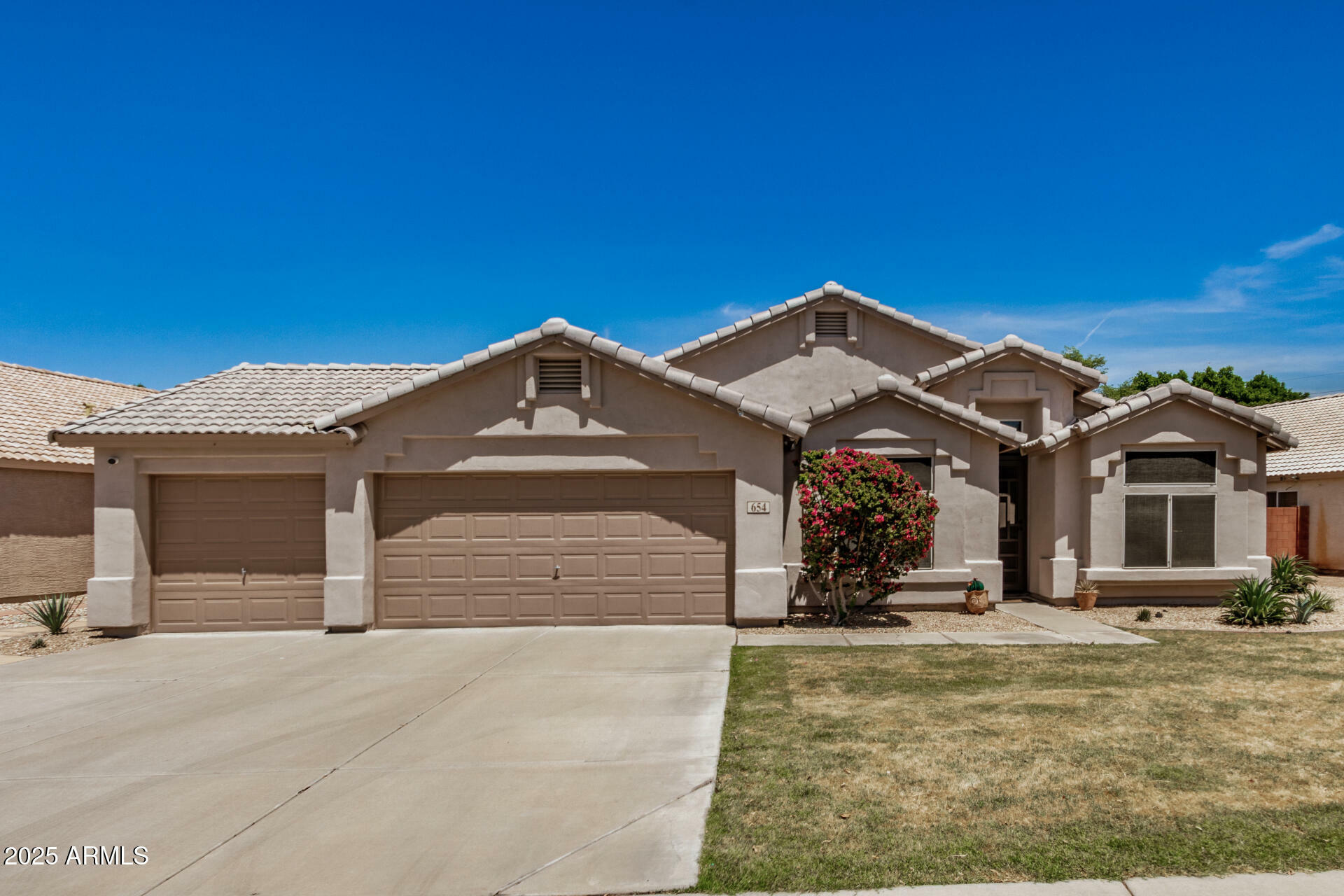 Property Photo: 654 W Fremont Drive AZ 85282