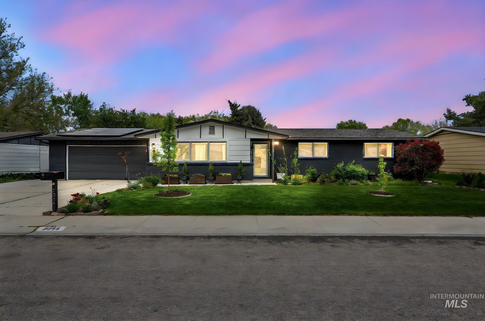 Property Photo:  2044 N Fairmeadow Dr  ID 83704 