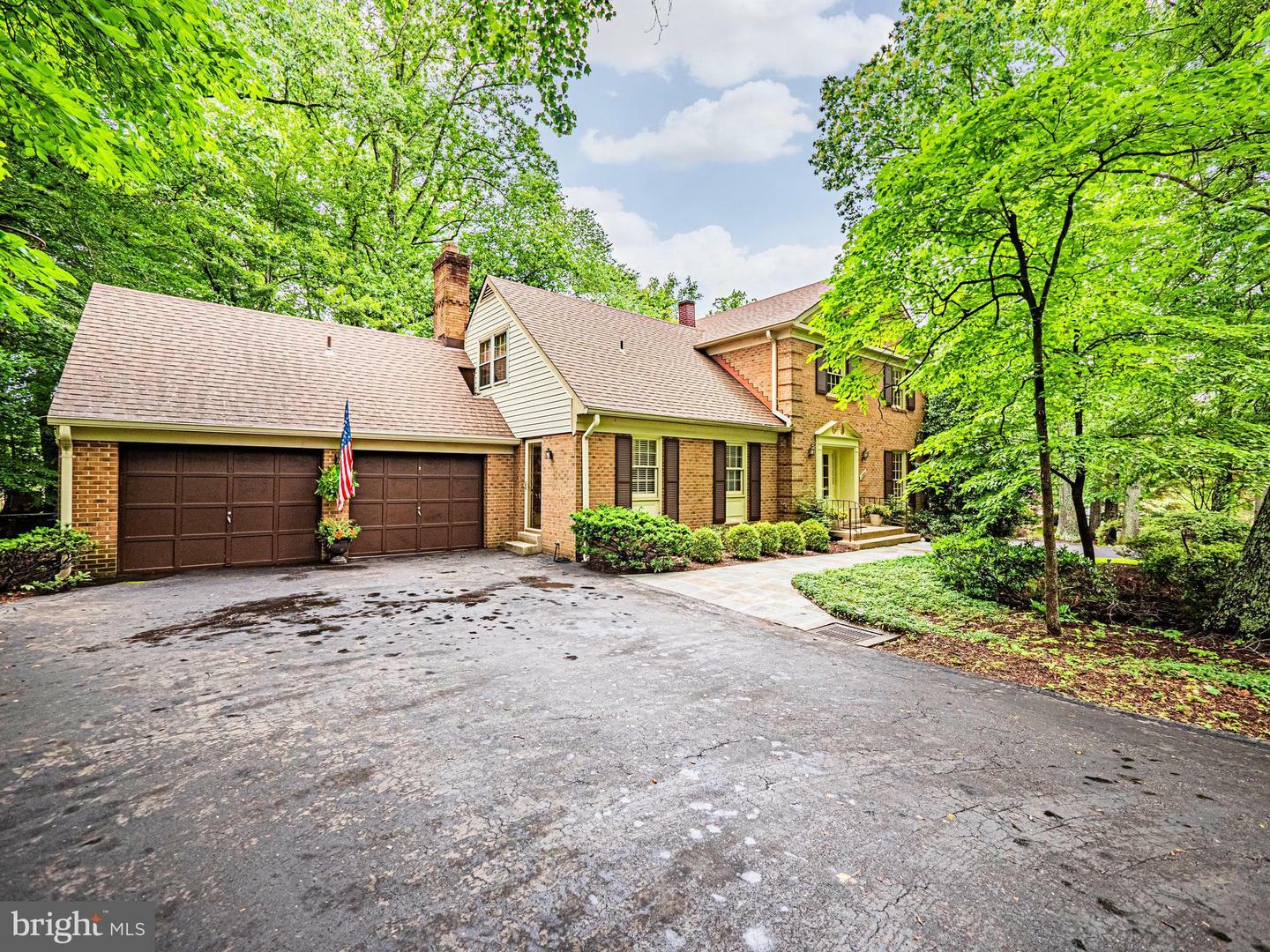 Property Photo: 11904 Hunting Ridge Court MD 20854