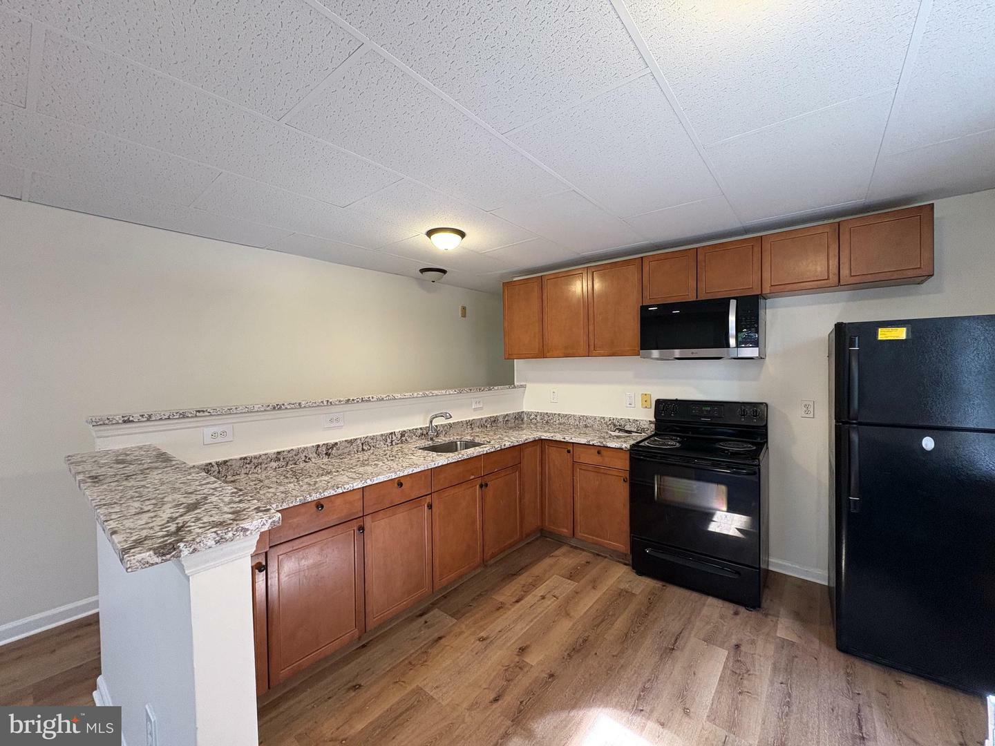 Property Photo: 80 Alden Ave Unit #1 NJ 08554