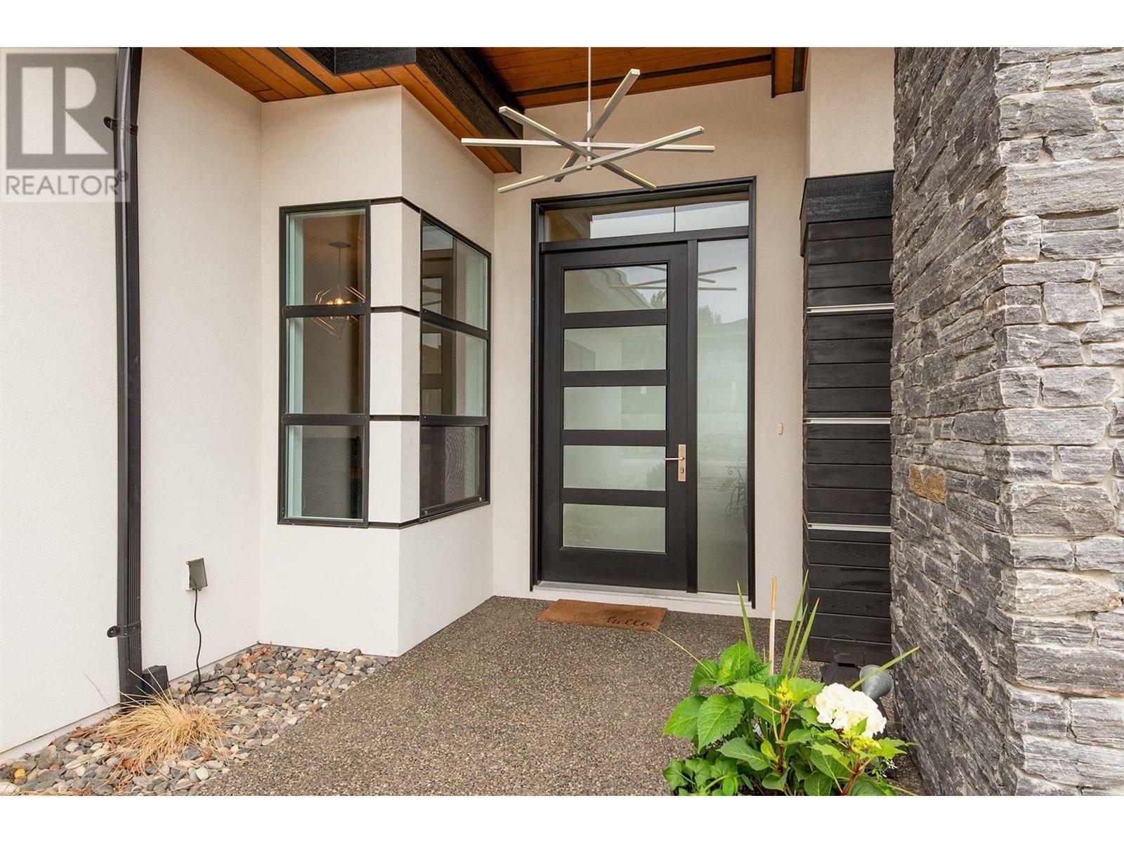 Photo de la propriété: 9728 Centrestone Crescent BC V4V 0A5