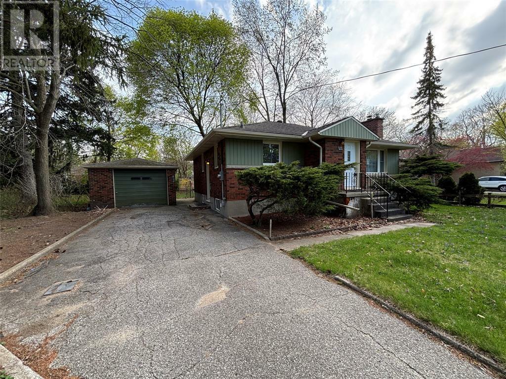 Property Photo:  501 Hollywood Place  ON N7V 2H9 