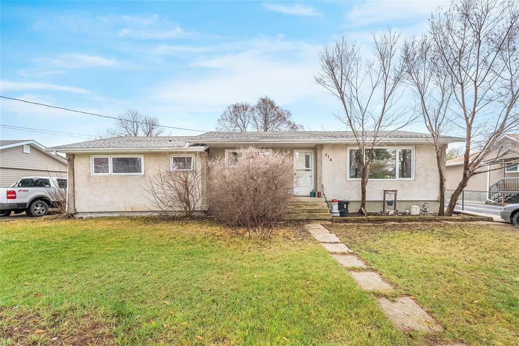 Property Photo: 314 Gertrude Avenue MB R0E 0C0