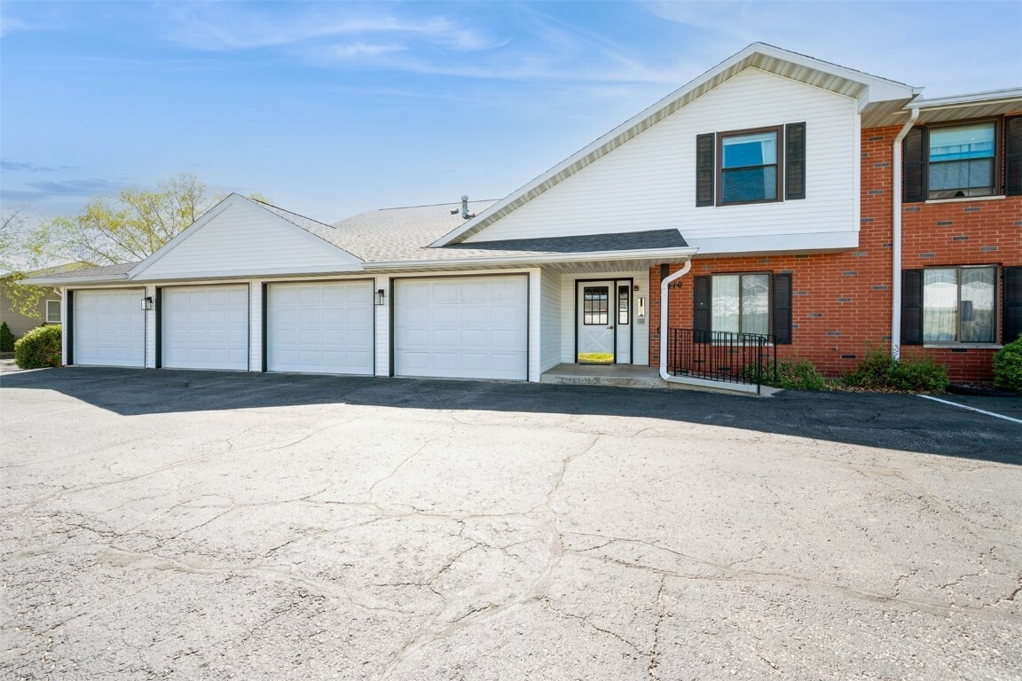 4410 Maureen Court SE 185  Cedar Rapids IA 52403 photo
