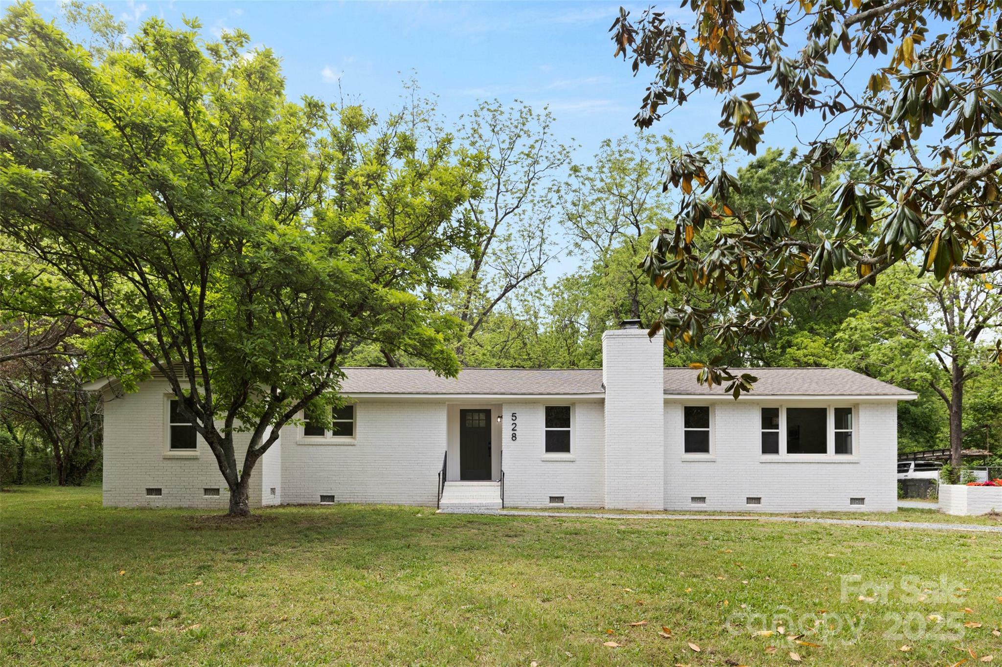 Property Photo: 528 W Park Drive NC 28112