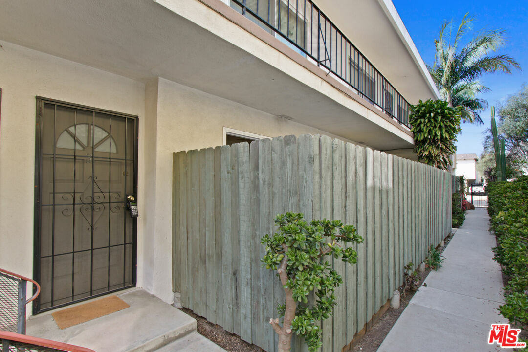 Property Photo: 12726 Caswell Ave CA 90066
