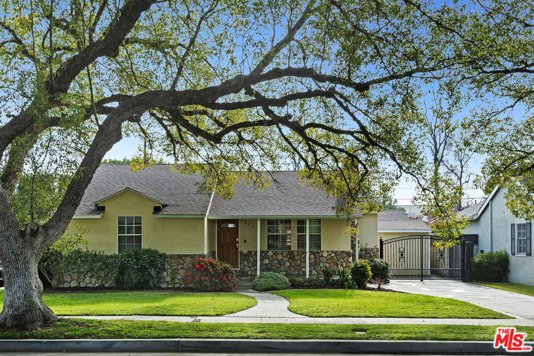 Property Photo: 13958 Peach Grove St CA 91423