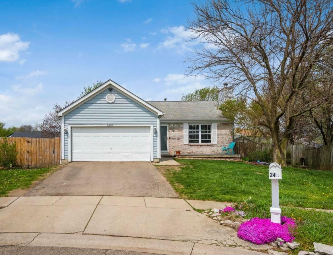 Property Photo: 2400 Altenburg Court OH 43123