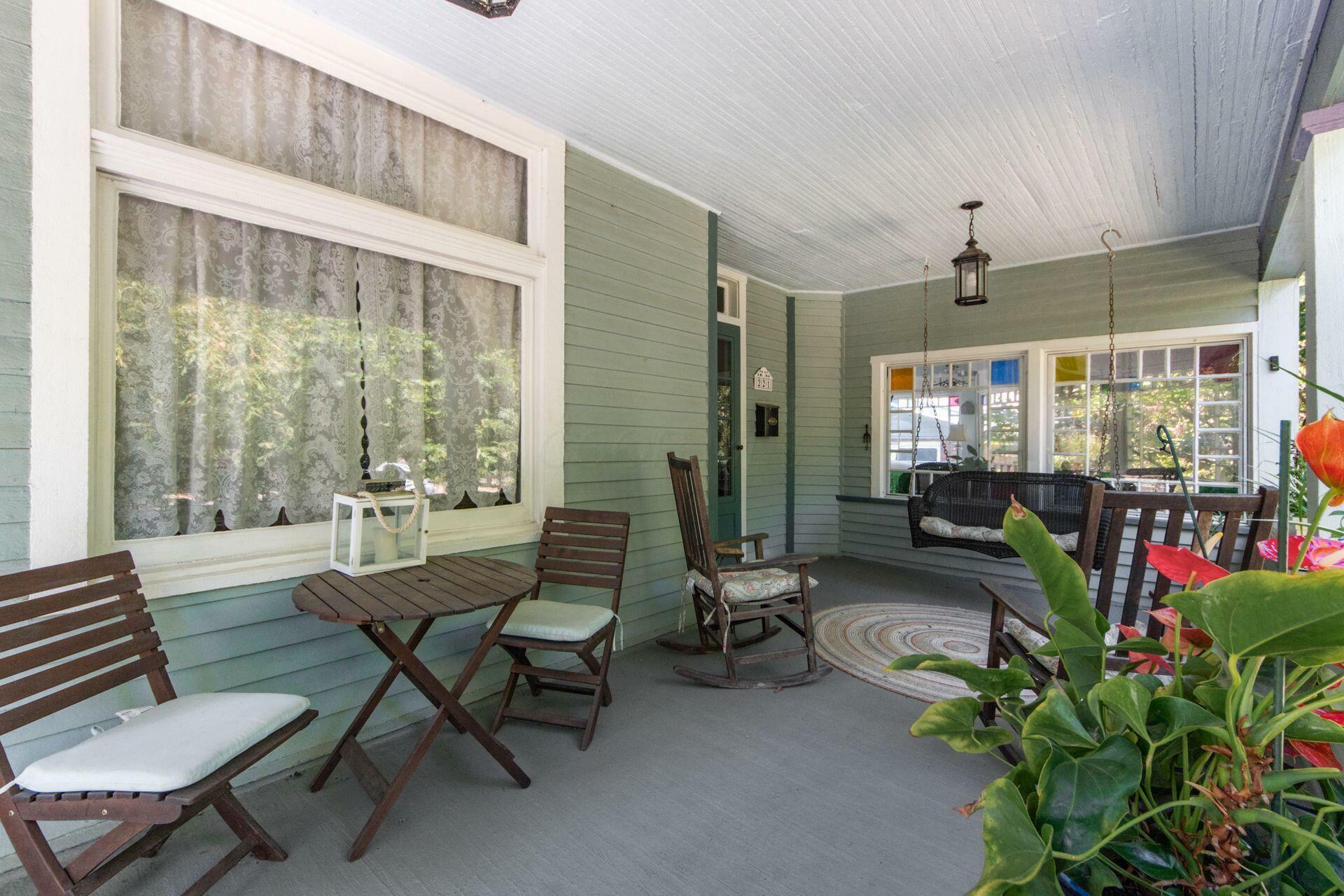 Property Photo:  221 Oakland Park Avenue  OH 43214 
