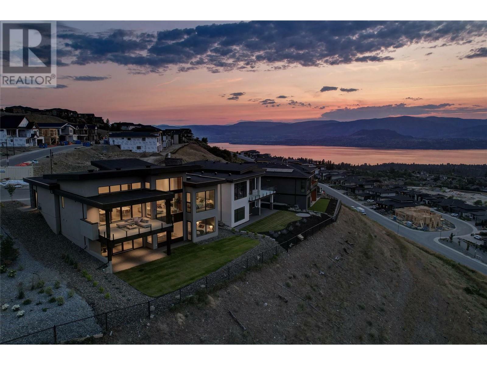 1054 Emslie Street  Kelowna BC V1W 5J1 photo