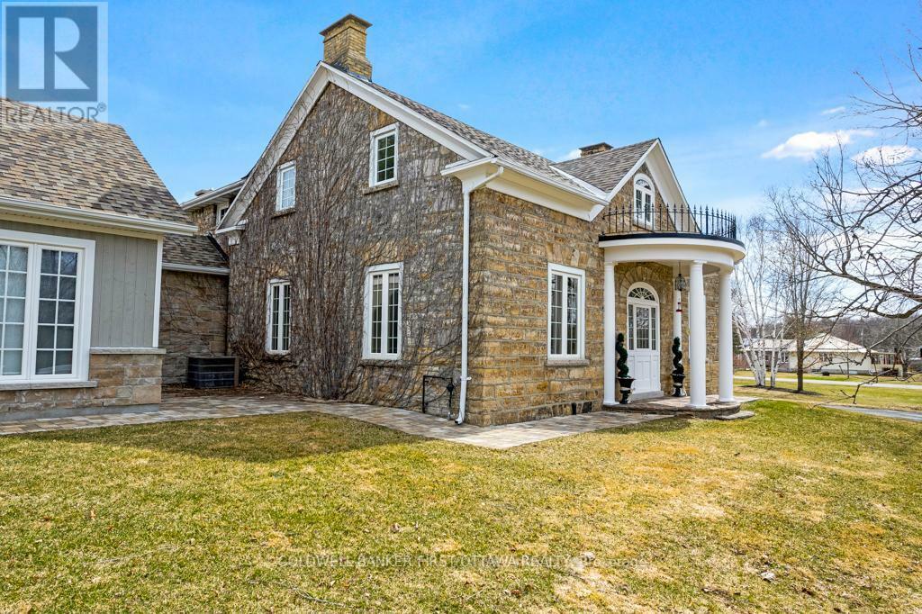 Photo de la propriété: 2638 Rideau Ferry Road ON K7H 0G5