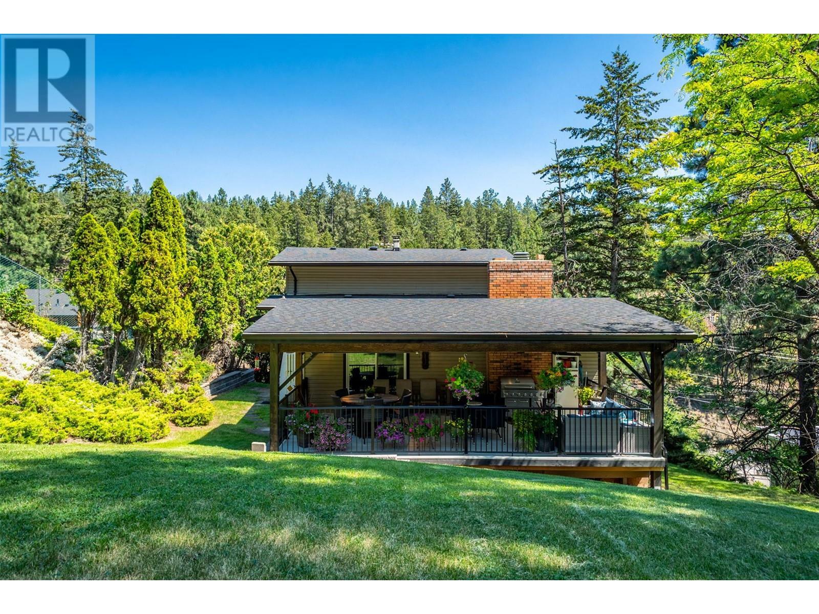 Property Photo: 410 Clifton Road BC V1V 1A5