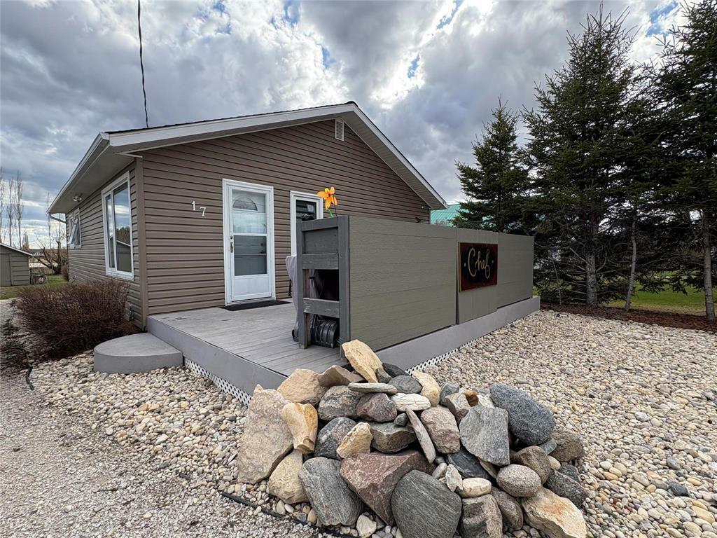 Property Photo: 17 Heath Avenue West MB R0L 0X0