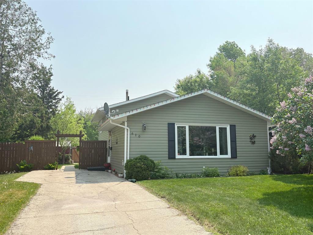 610 Midland Street  Portage La Prairie MB R1N 1S8 photo
