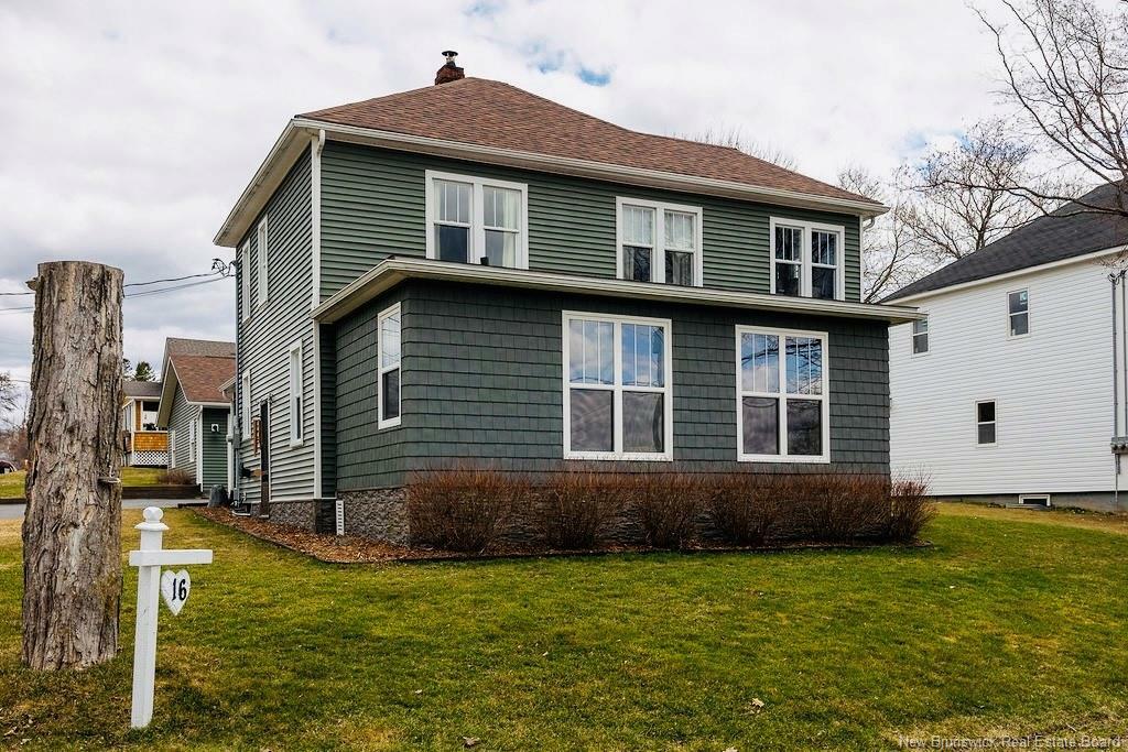 Photo de la propriété: 16 Elm Street NB E7P 2R5