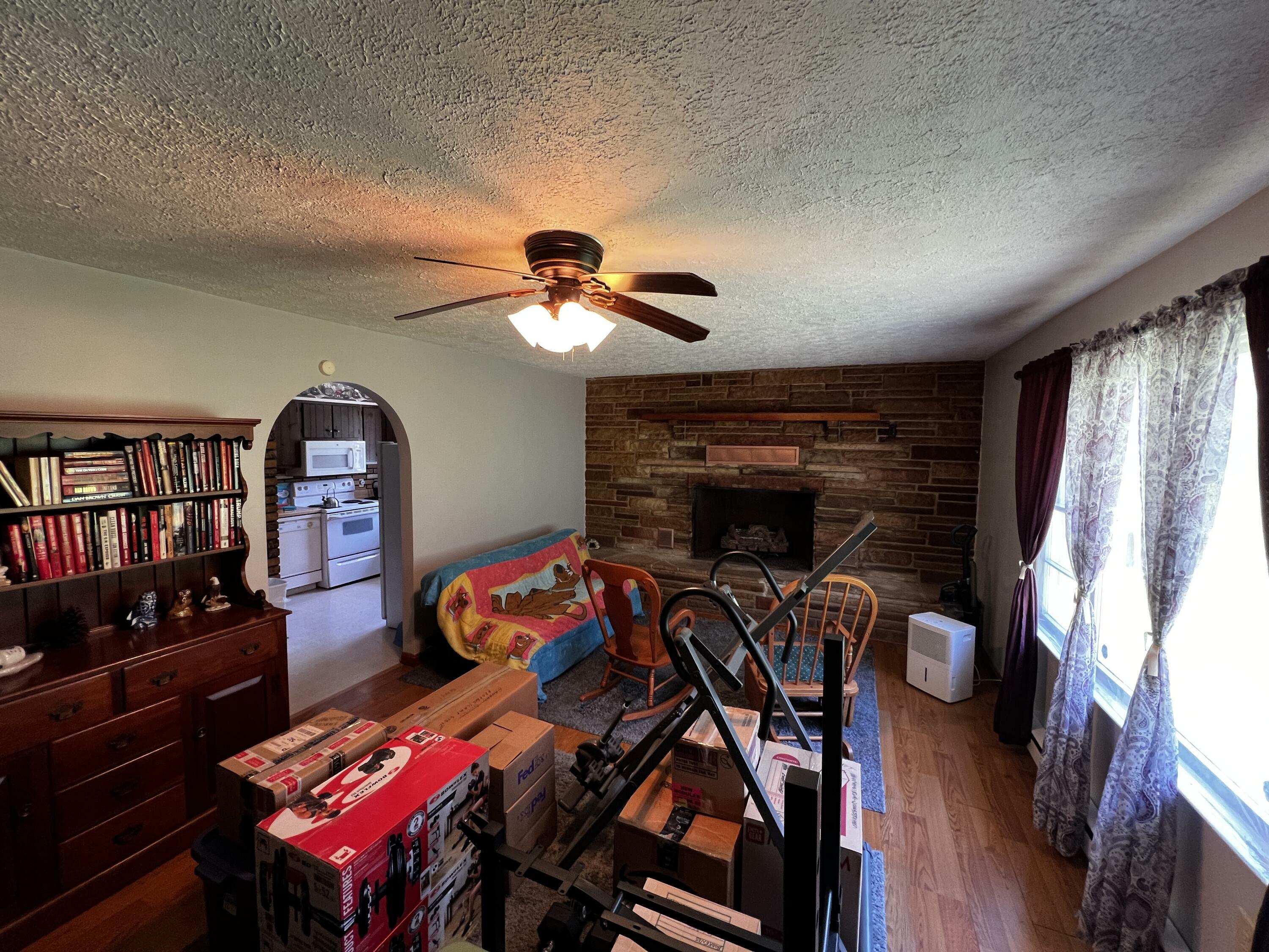 Property Photo: 520 Wahoo Rd WV 26679