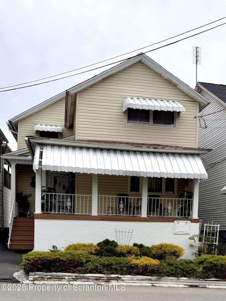 607 S Valley Avenue  Olyphant PA 18447 photo