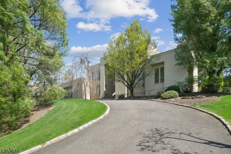 Property Photo: 6 Heather Ln NJ 07039