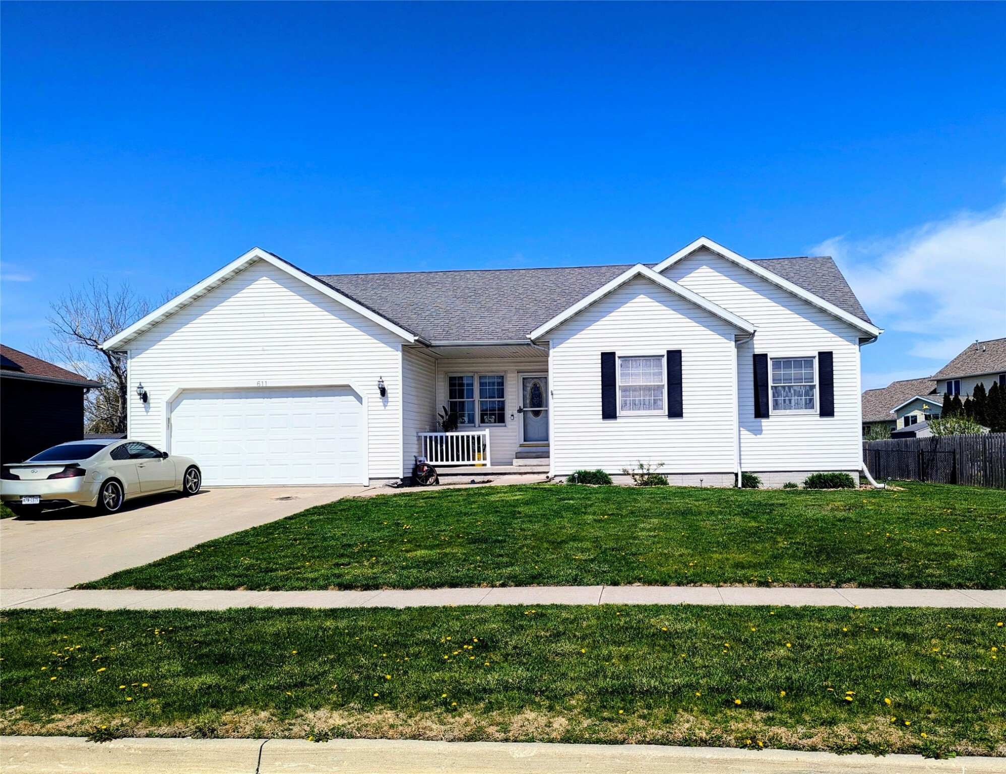 Property Photo: 611 8th Avenue IA 50244