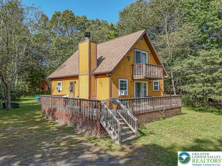 Property Photo: 35 Tennyson Circle PA 18210