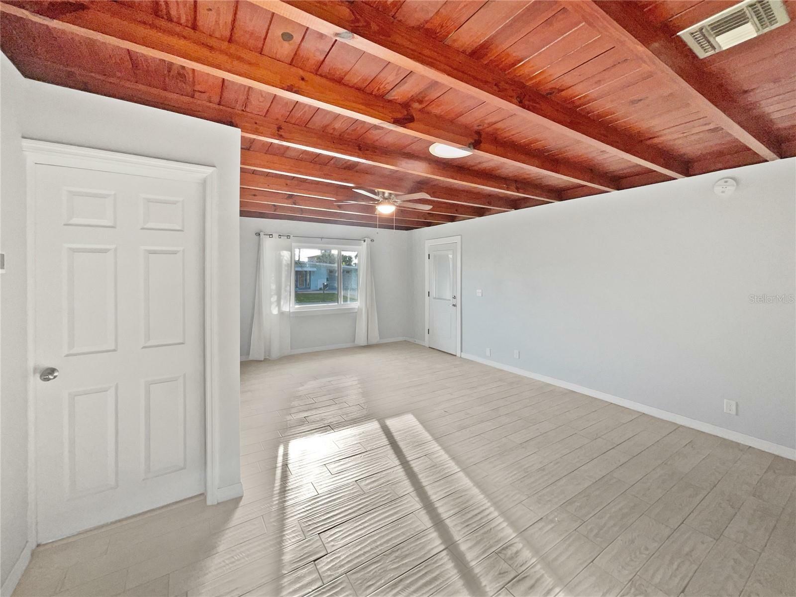 Property Photo: 135 N Palmetto Avenue FL 32136