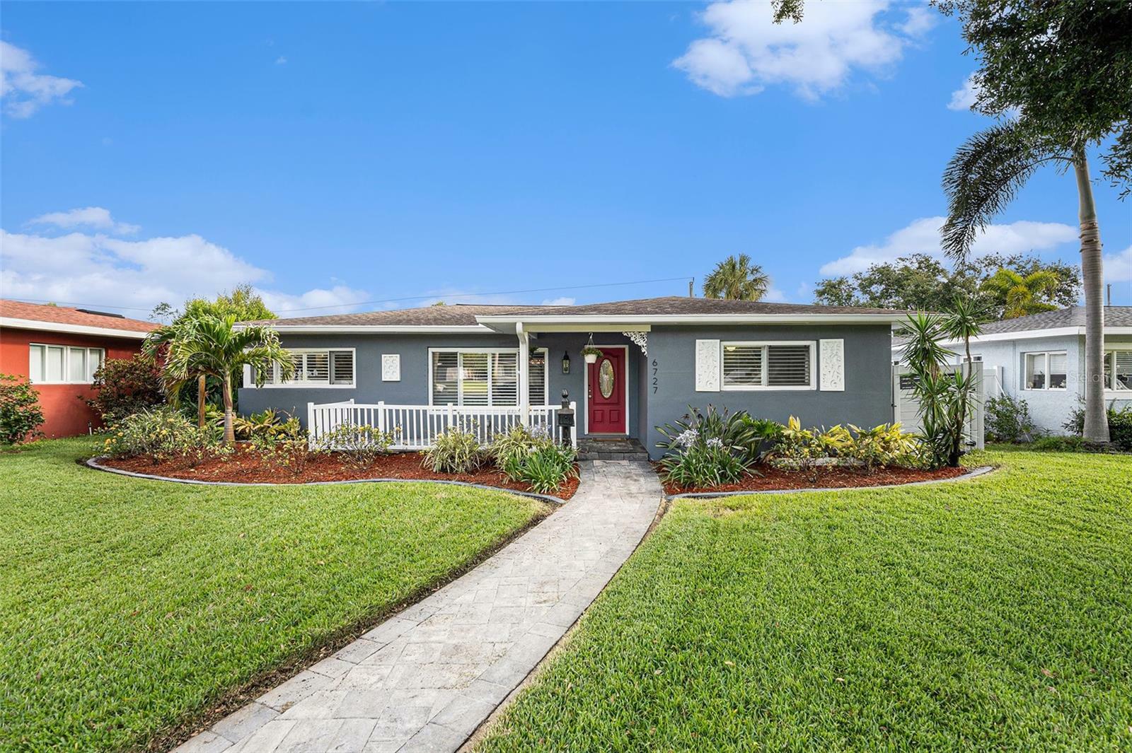 Property Photo: 6727 Burlington Avenue N FL 33710