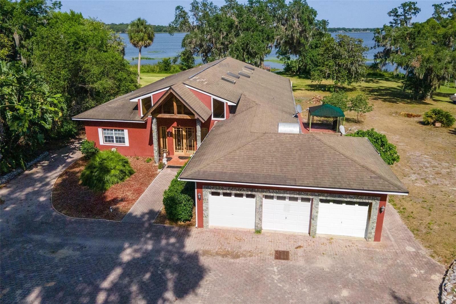 Property Photo: 2400 N Griffin Drive FL 34748