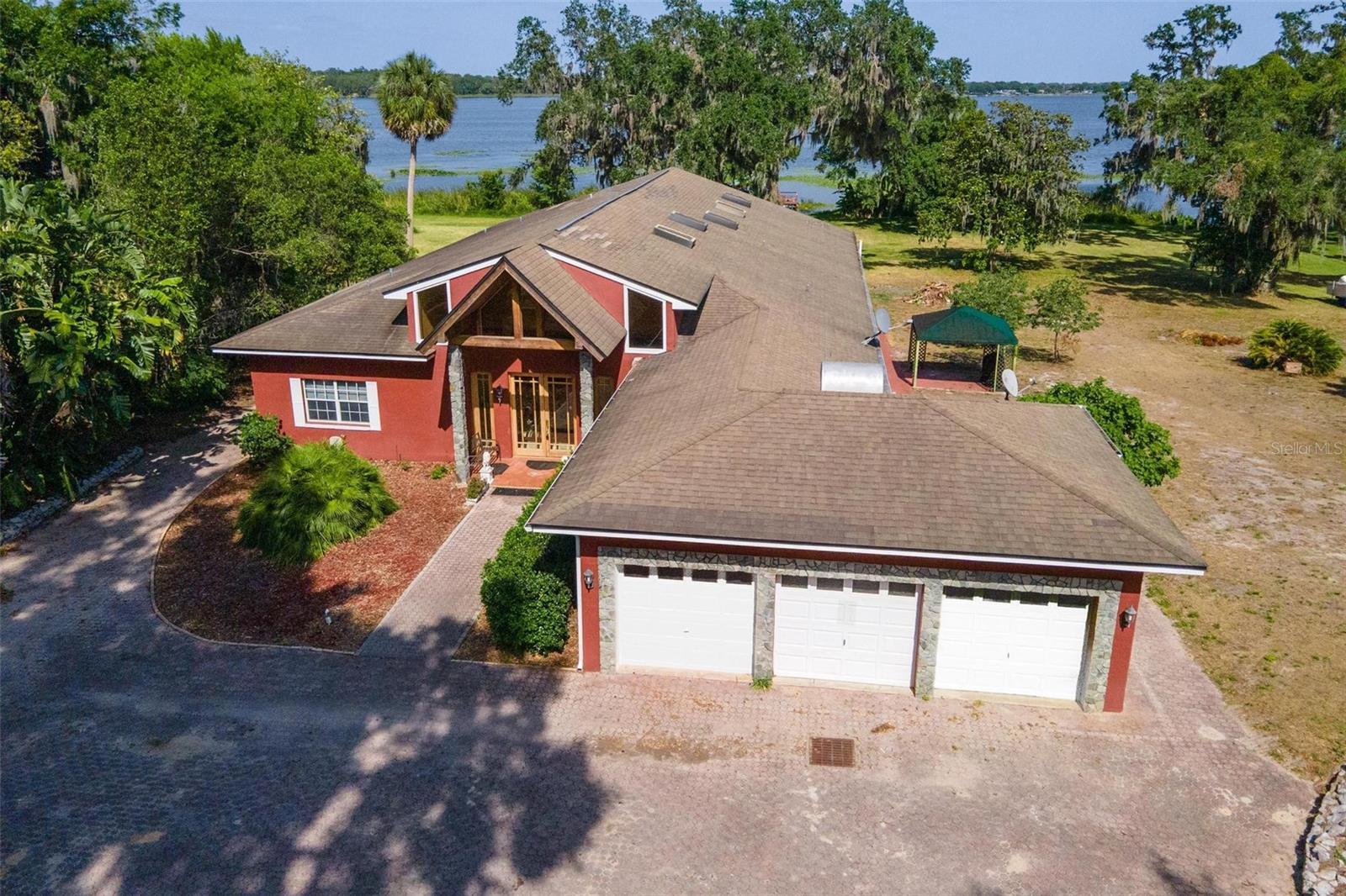 Property Photo: 2400 N Griffin Drive FL 34748