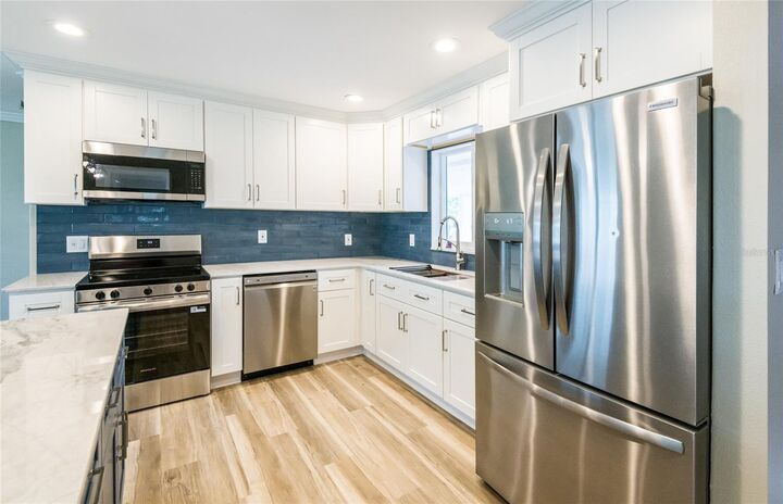 Property Photo: 1900 Benjamin Franklin Drive 3 FL 34236