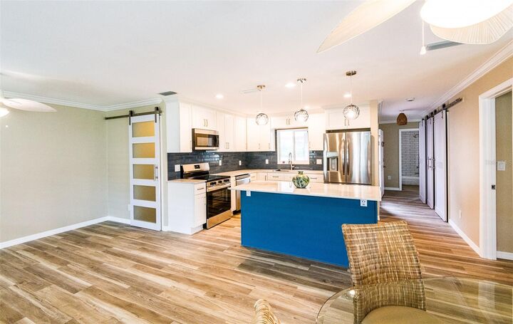 Property Photo:  1900 Benjamin Franklin Drive 3  FL 34236 