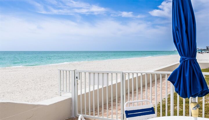 Property Photo:  1900 Benjamin Franklin Drive 3  FL 34236 