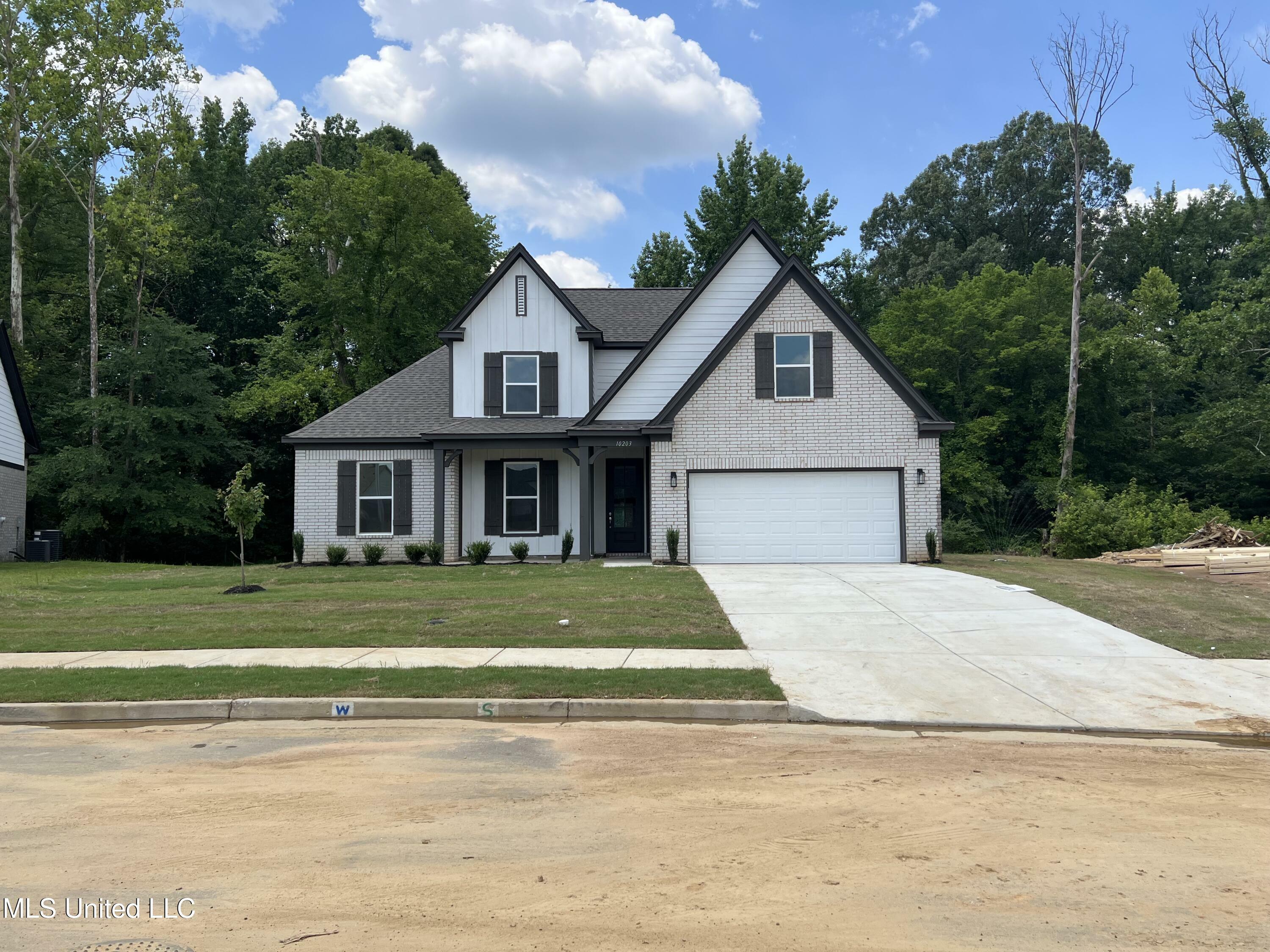 Property Photo: 10203 March Mdws Way MS 38654