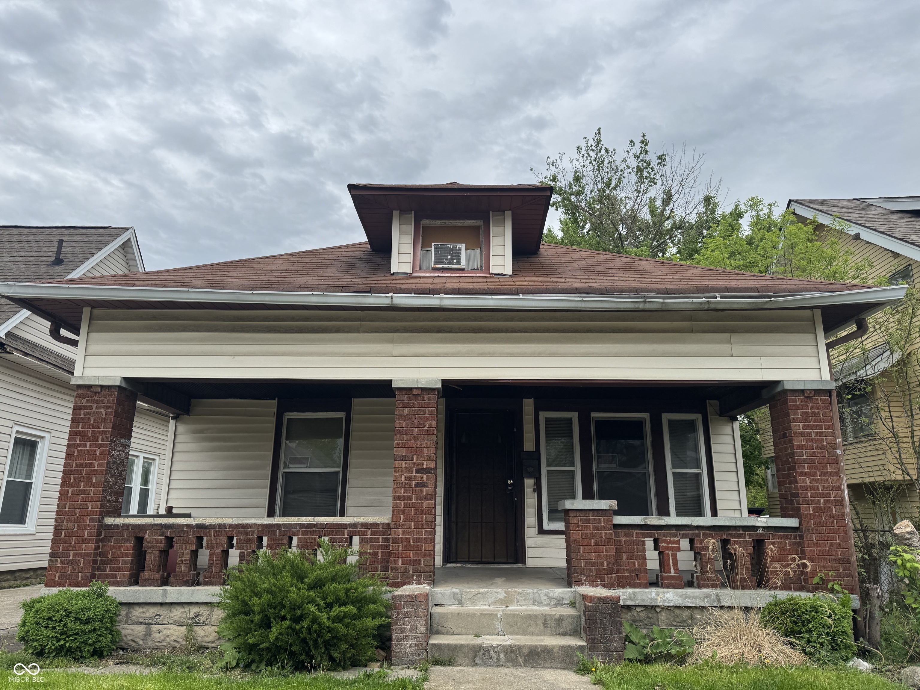 Property Photo:  811 N Oxford Street  IN 46201 