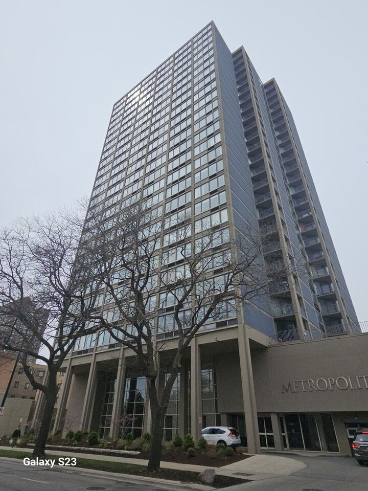 5320 N Sheridan Road 1503  Chicago IL 60640 photo