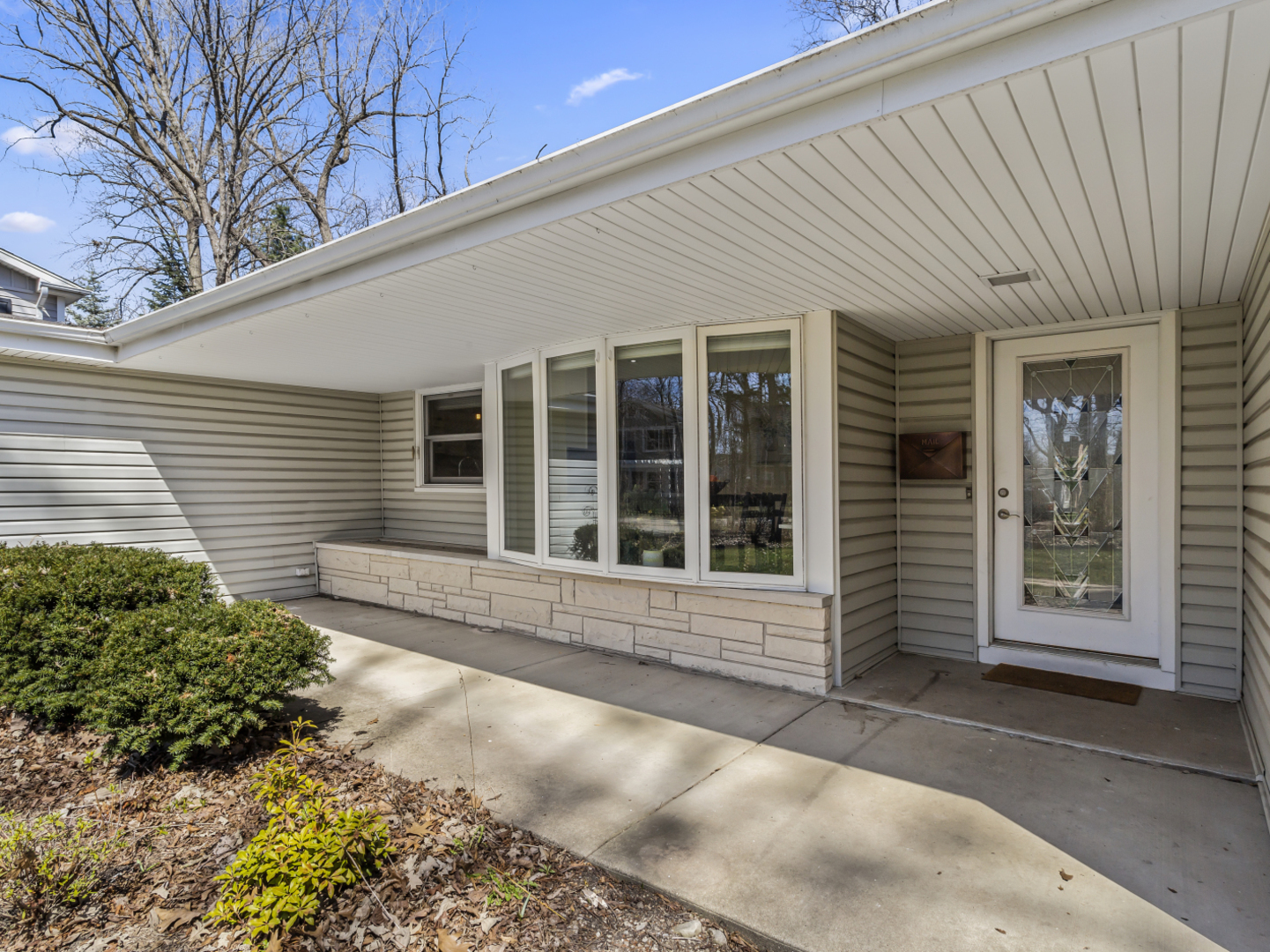 Property Photo: 833 E Glenwood Road IL 60025
