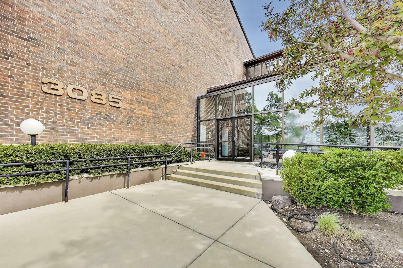 Property Photo: 3085 Pheasant Creek Drive 114 IL 60062